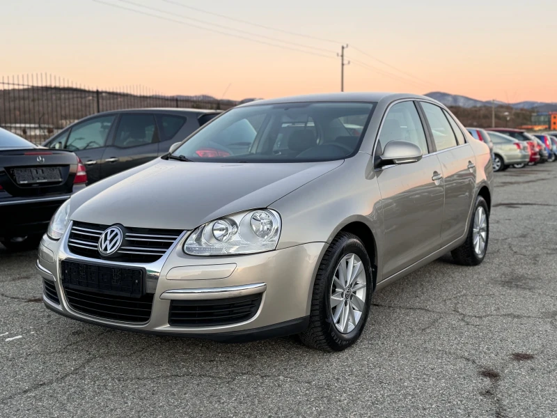 VW Jetta 1.6 Автоматик, снимка 1 - Автомобили и джипове - 48745956