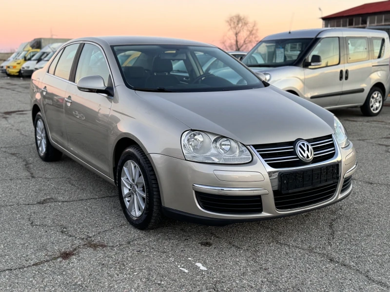 VW Jetta 1.6 Автоматик, снимка 3 - Автомобили и джипове - 48745956