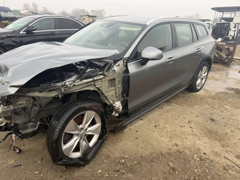 Volvo V60 Cross Country Mild Hybrid, снимка 4 - Автомобили и джипове - 52563958