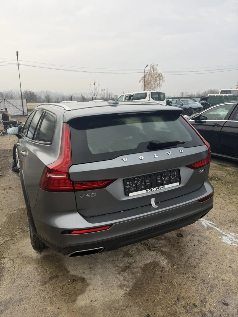 Volvo V60 Cross Country Mild Hybrid, снимка 2 - Автомобили и джипове - 52563958