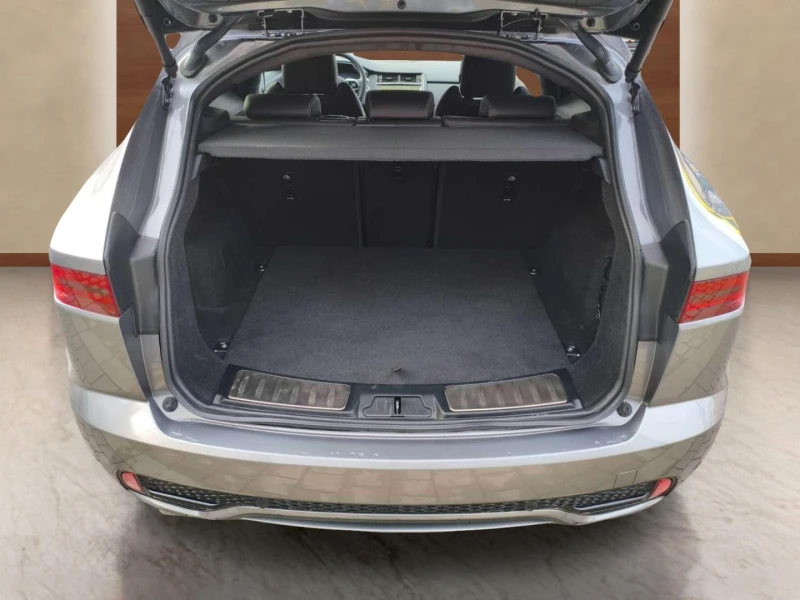 Jaguar E-pace 2.0, снимка 12 - Автомобили и джипове - 53102803