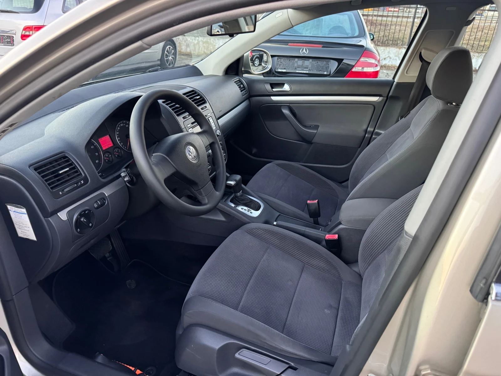 VW Jetta 1.6 Автоматик | Mobile.bg — изображение 11