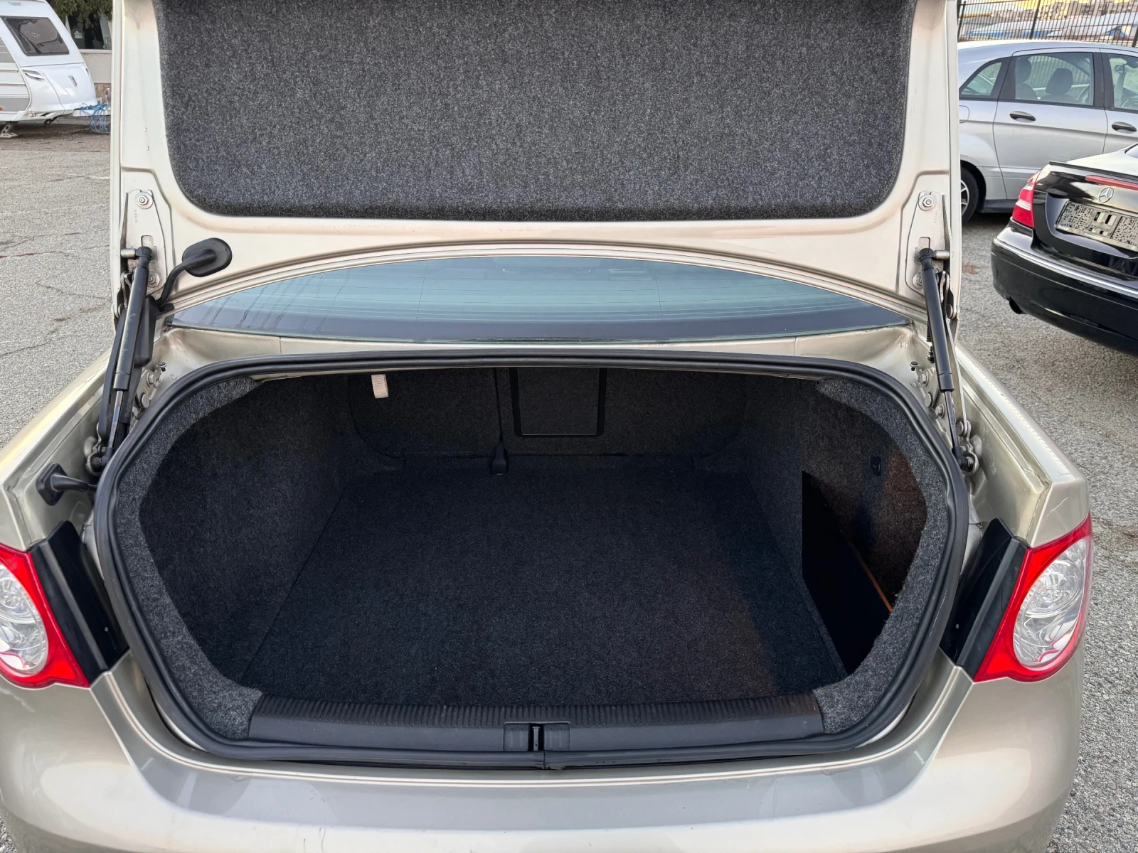 VW Jetta 1.6 Автоматик | Mobile.bg — изображение 15