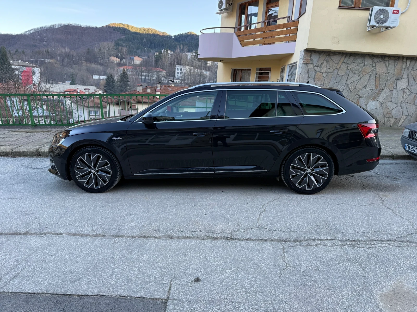 Skoda Superb L&K 2.0TDI 190кс КОМБИ - изображение 2