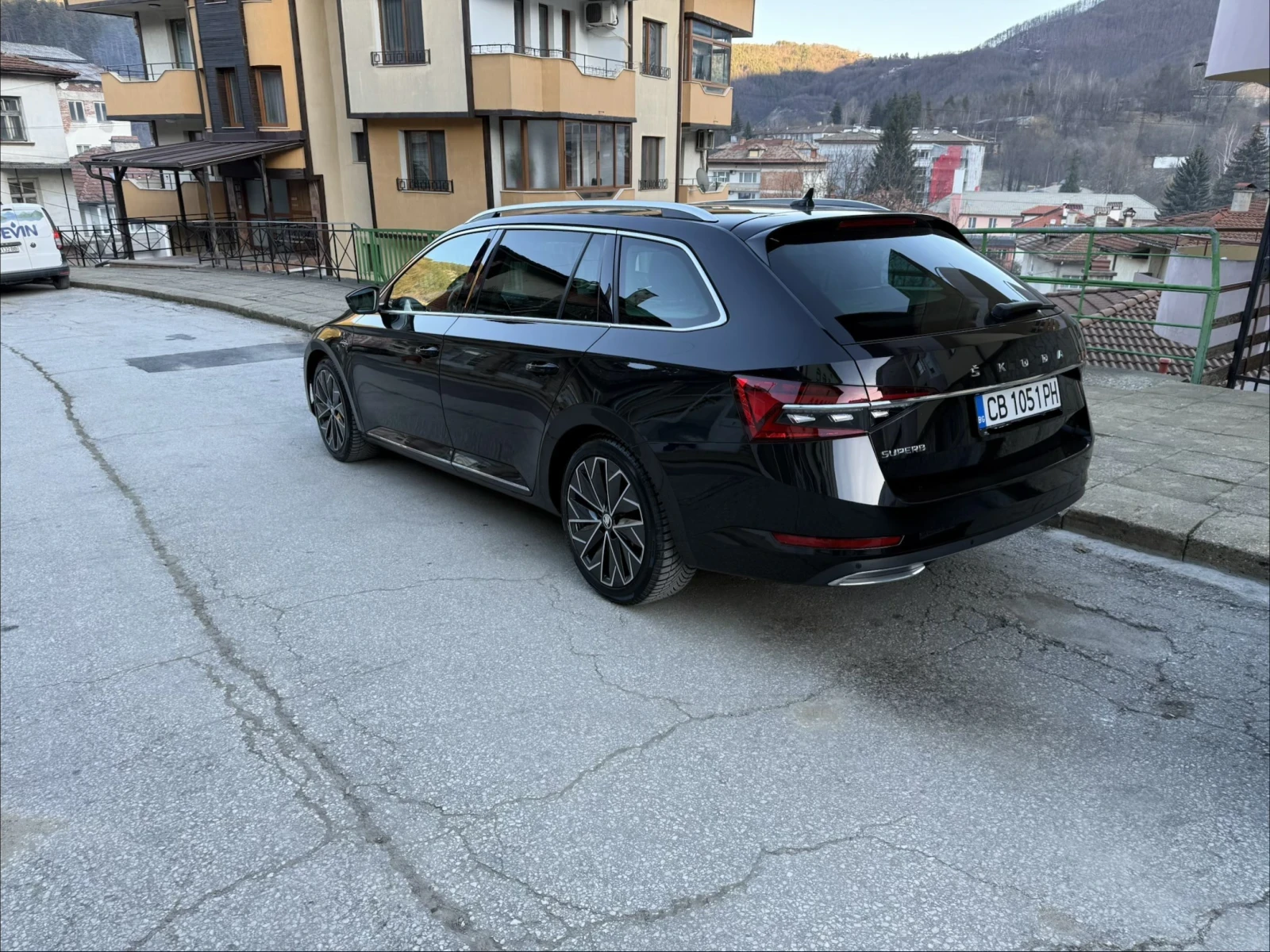 Skoda Superb L&K 2.0TDI 190кс КОМБИ - изображение 3