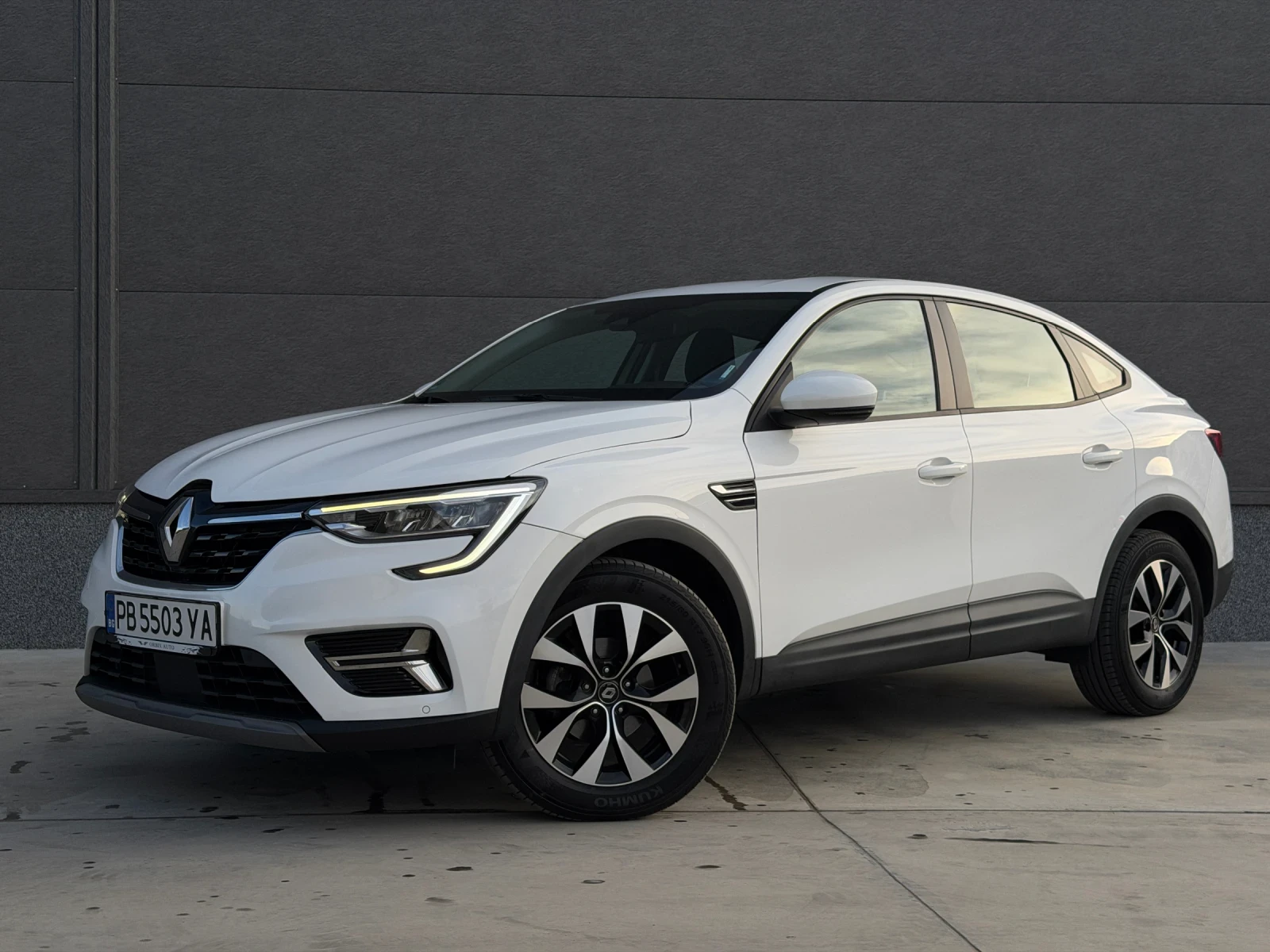 Renault Arkana // 21 300км // ГАРАНЦИОННА Hybrid (MHEV)
