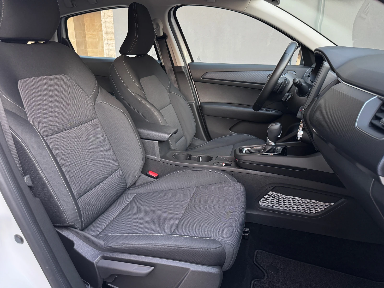 Renault Arkana // 21 300км // ГАРАНЦИОННА Mild Hybrid (MHEV), снимка 8 - Автомобили и джипове - 53191748