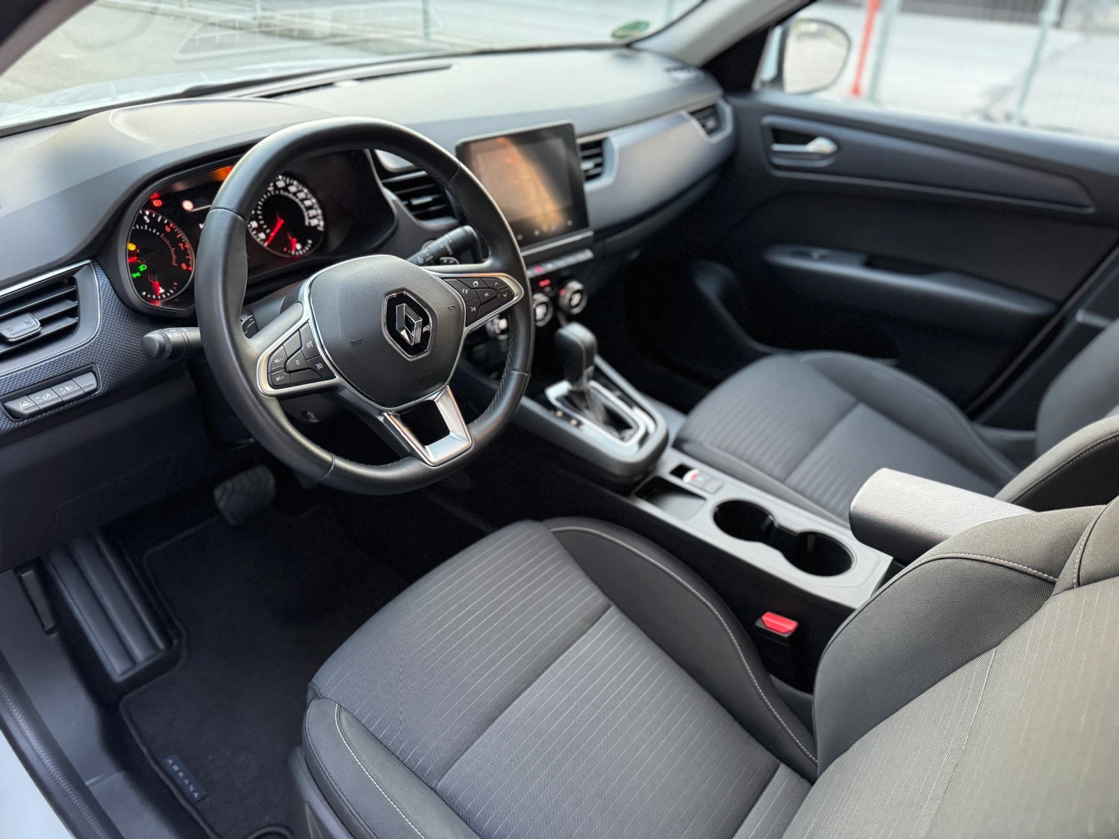 Renault Arkana // 21 300км // ГАРАНЦИОННА Mild Hybrid (MHEV), снимка 6 - Автомобили и джипове - 53191748