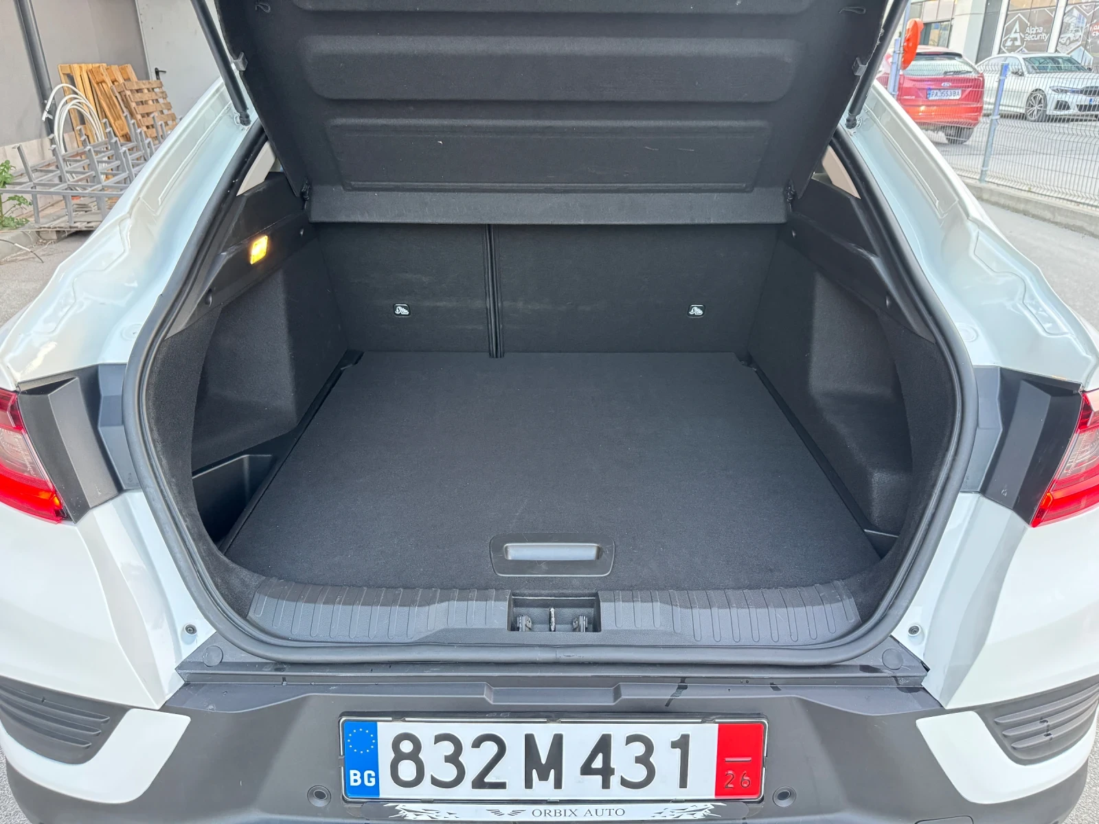 Renault Arkana // 21 300км // ГАРАНЦИОННА Mild Hybrid (MHEV), снимка 9 - Автомобили и джипове - 53191748
