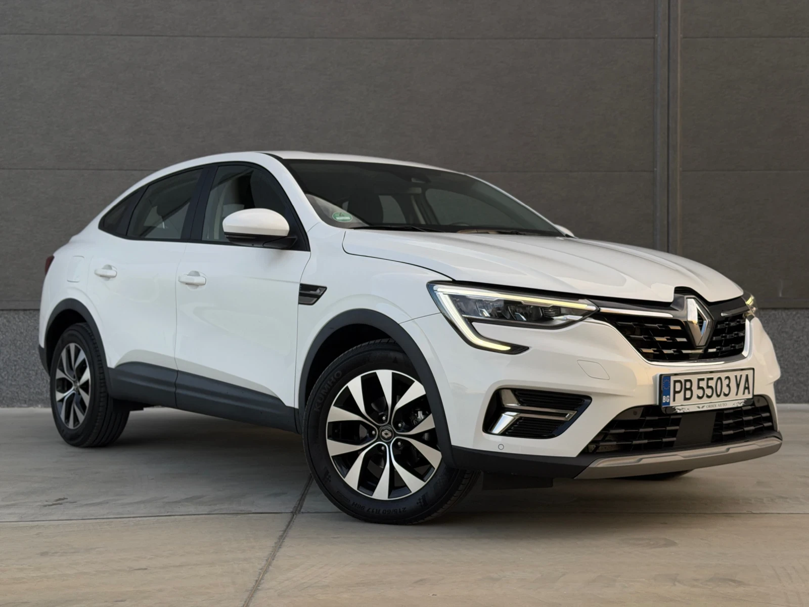 Renault Arkana // 21 300км // ГАРАНЦИОННА Hybrid (MHEV), снимка 3 - Автомобили и джипове - 53191748