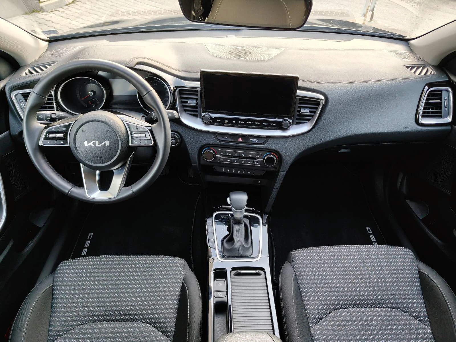 Kia Ceed Executive, снимка 9 - Автомобили и джипове - 53887993