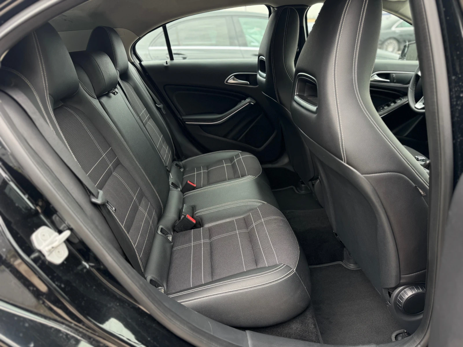 Mercedes-Benz A 180 sport facelift, снимка 11 - Автомобили и джипове - 54219239