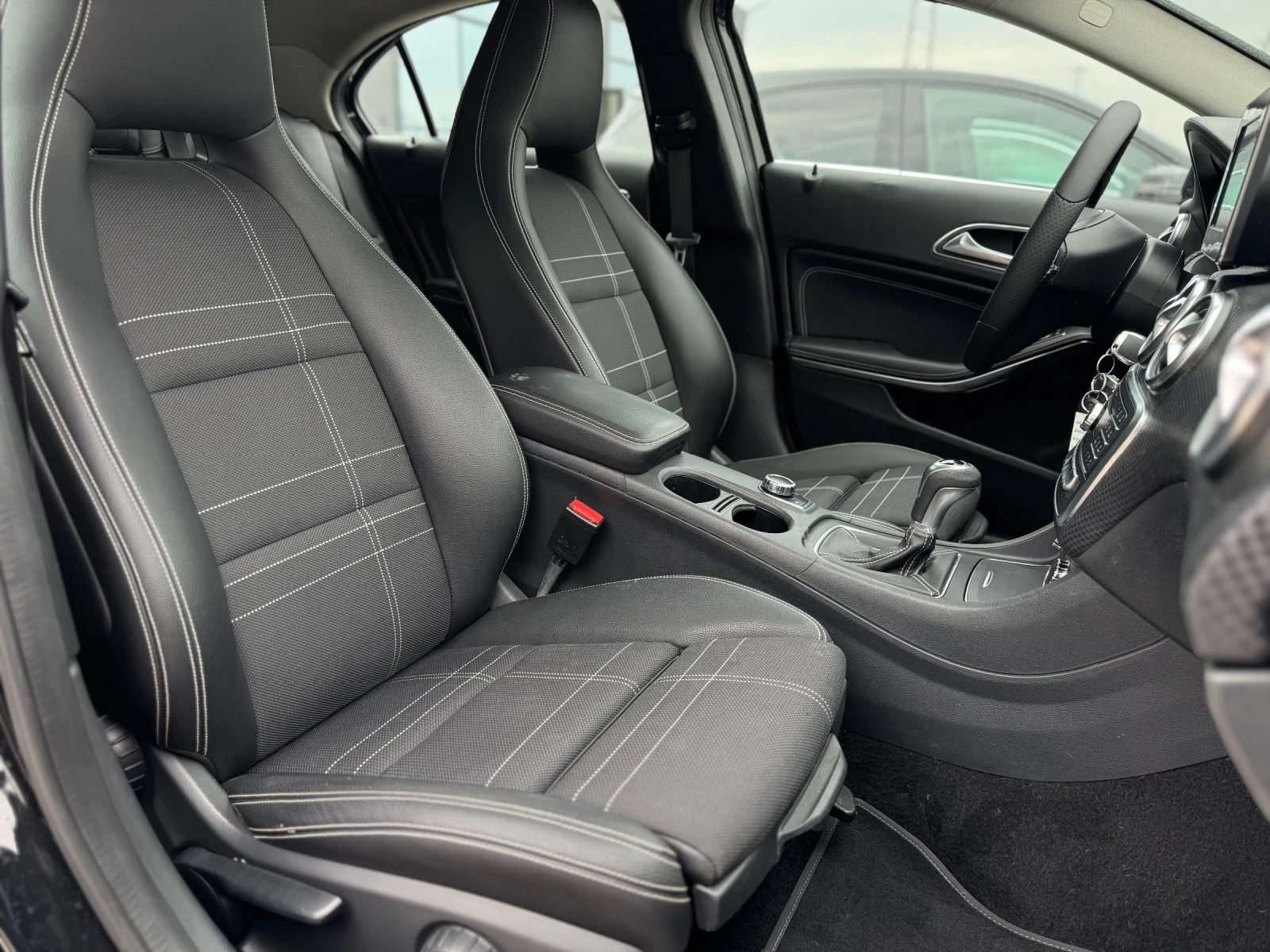 Mercedes-Benz A 180 sport facelift, снимка 13 - Автомобили и джипове - 54219239