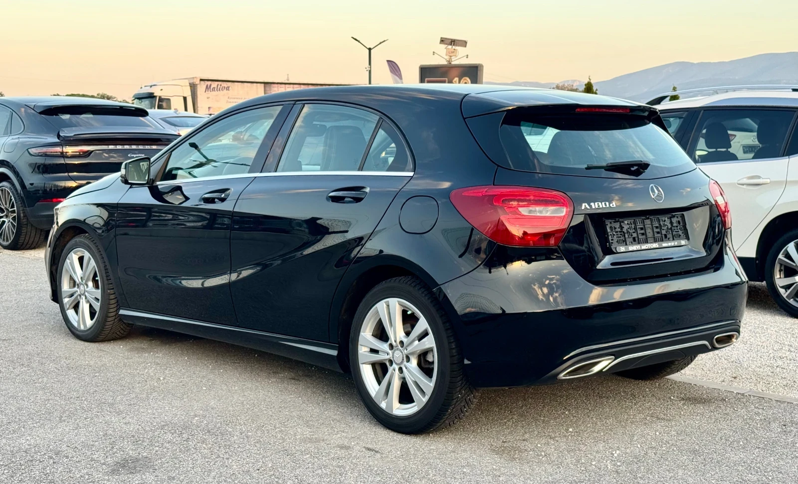 Mercedes-Benz A 180 sport facelift, снимка 4 - Автомобили и джипове - 54219239