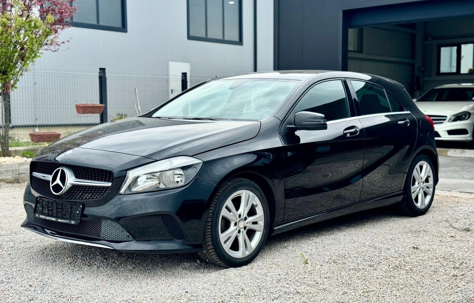 Mercedes-Benz A 180 sport facelift, снимка 3 - Автомобили и джипове - 54219239