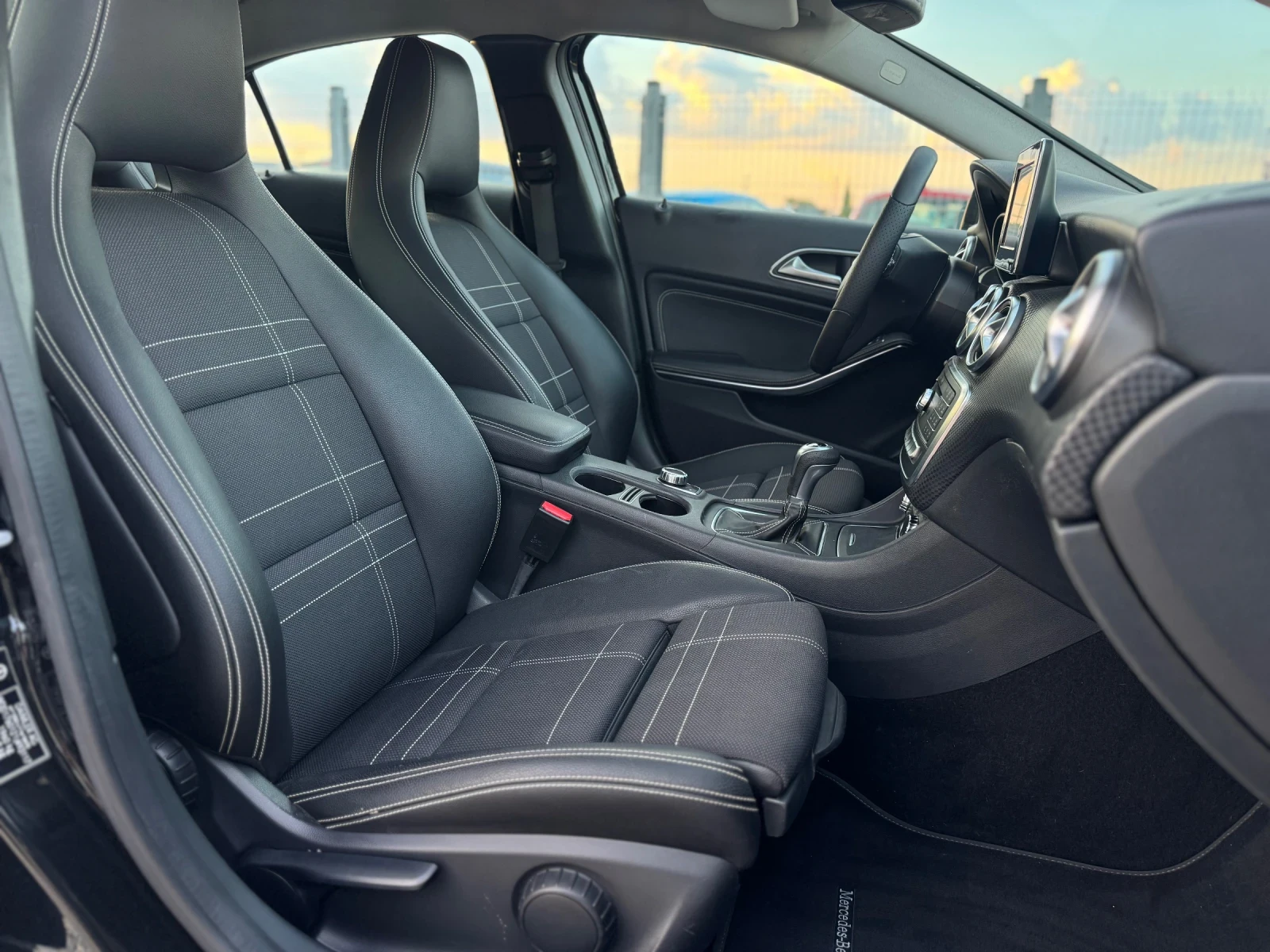 Mercedes-Benz A 180 sport facelift, снимка 14 - Автомобили и джипове - 54219239