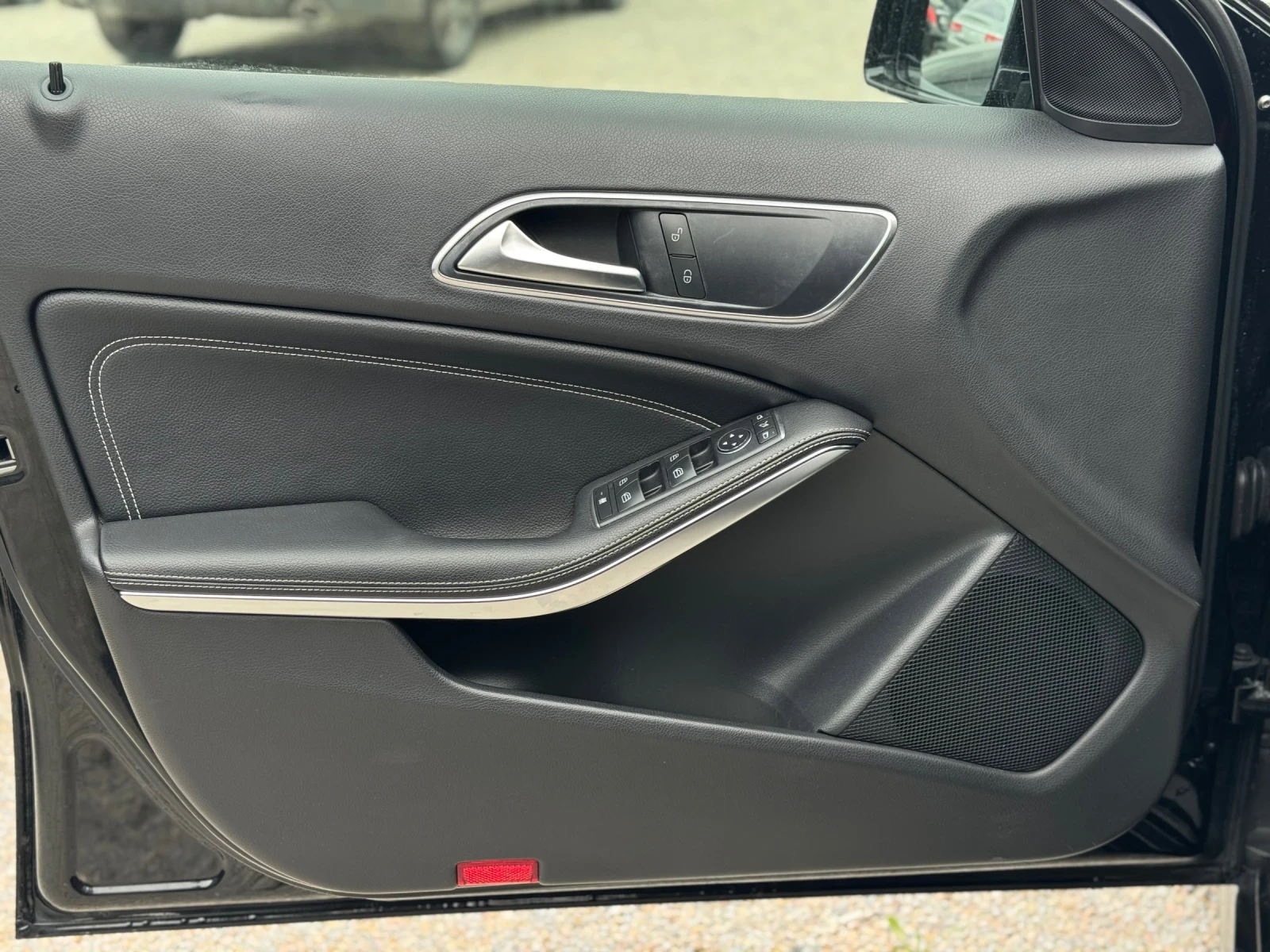 Mercedes-Benz A 180 sport facelift, снимка 8 - Автомобили и джипове - 54219239