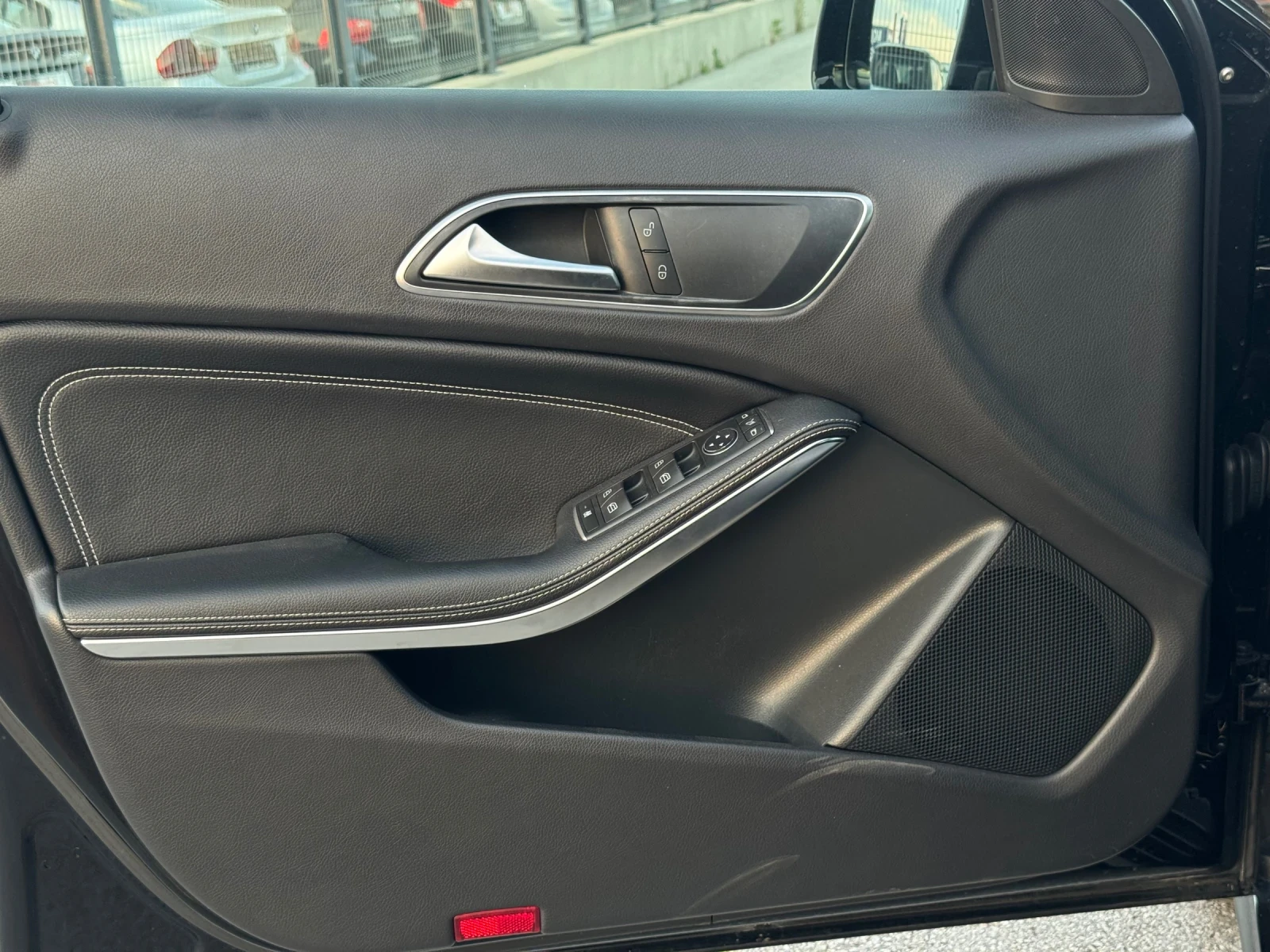 Mercedes-Benz A 180 sport facelift, снимка 9 - Автомобили и джипове - 54219239