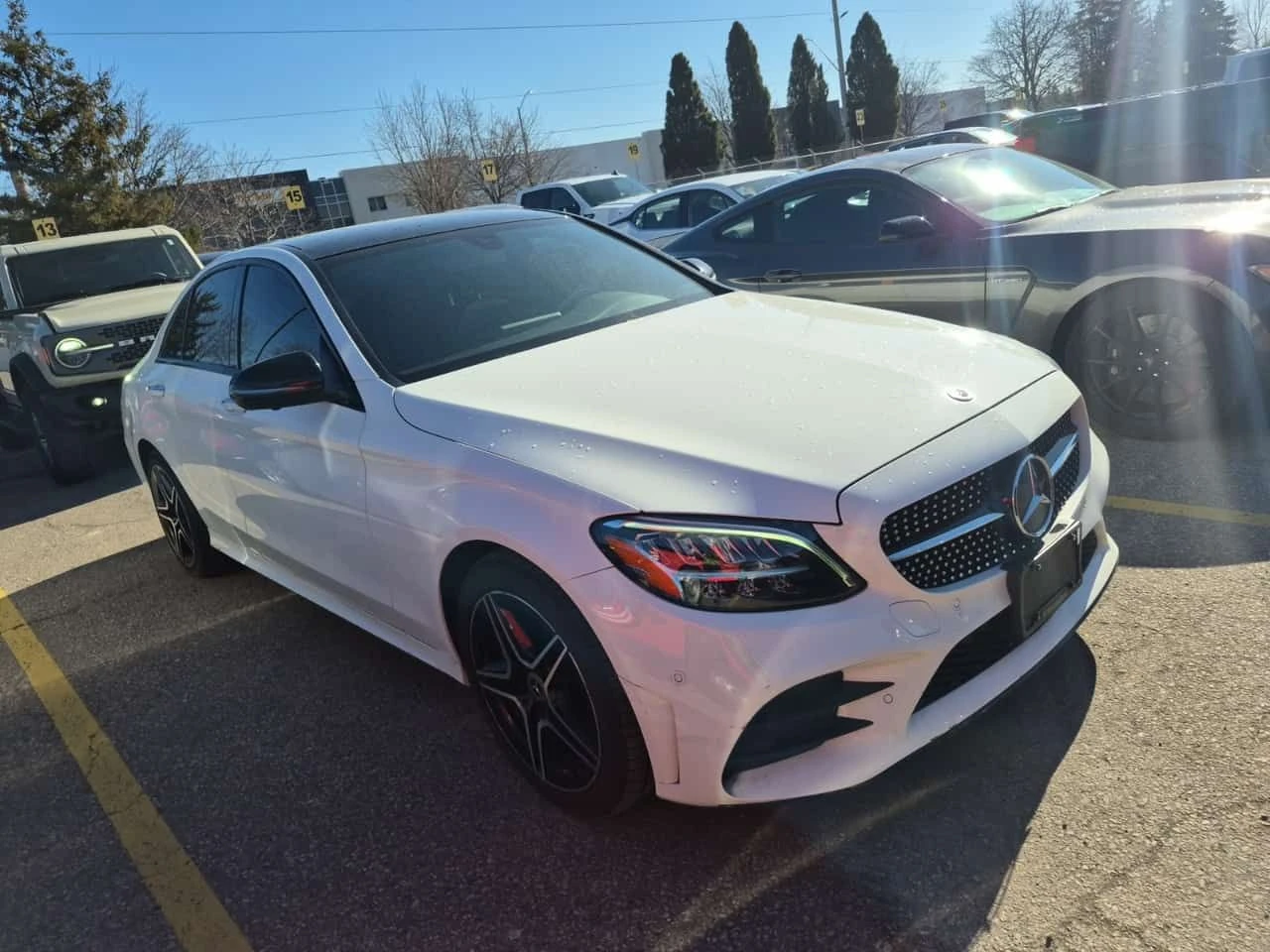 Mercedes-Benz C 300 ПОДГРЕВИ * ПАНО * KEYLESS * CARFAX, снимка 2 - Автомобили и джипове - 54479958