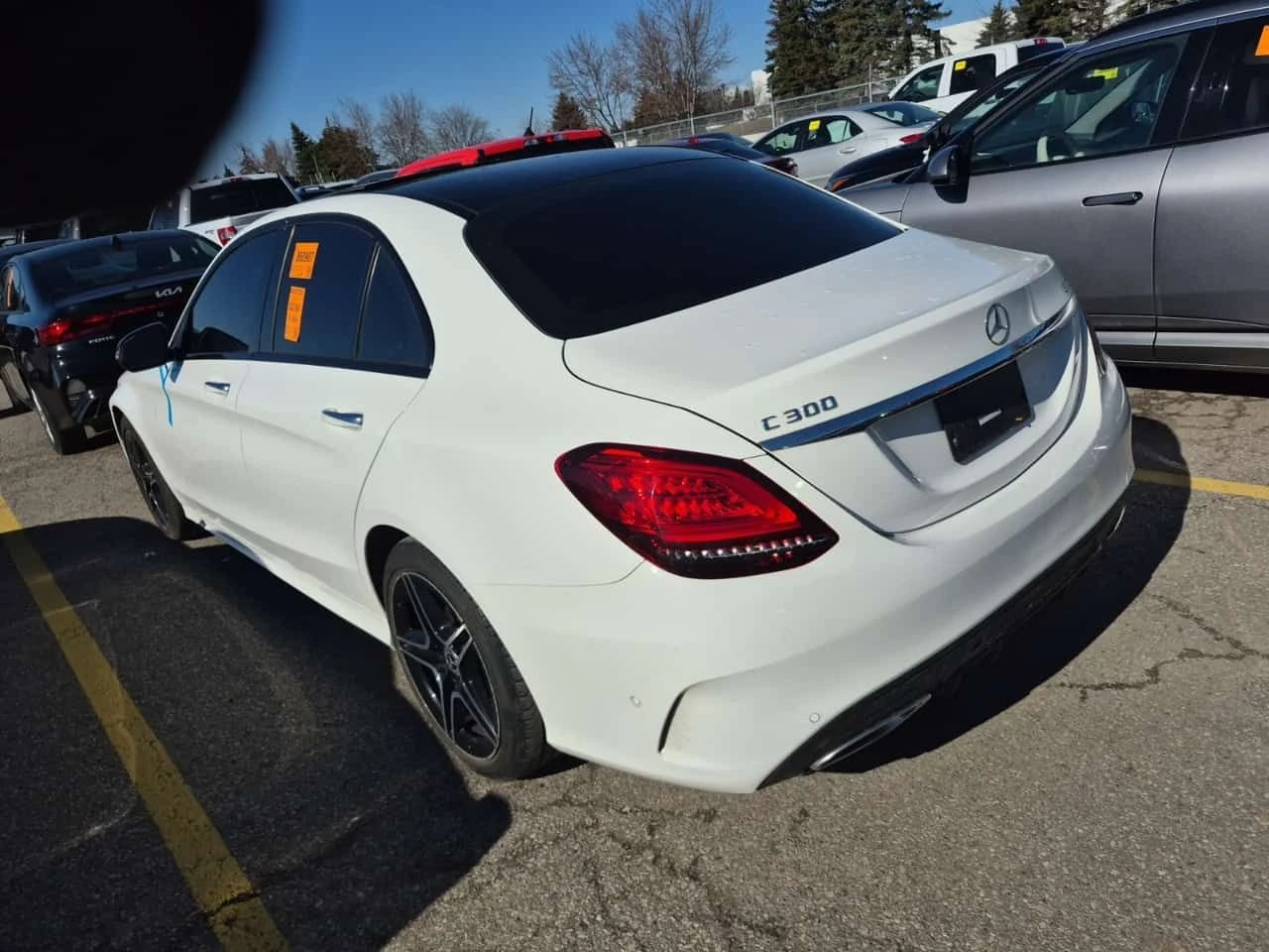 Mercedes-Benz C 300 ПОДГРЕВИ * ПАНО * KEYLESS * CARFAX, снимка 4 - Автомобили и джипове - 54479958