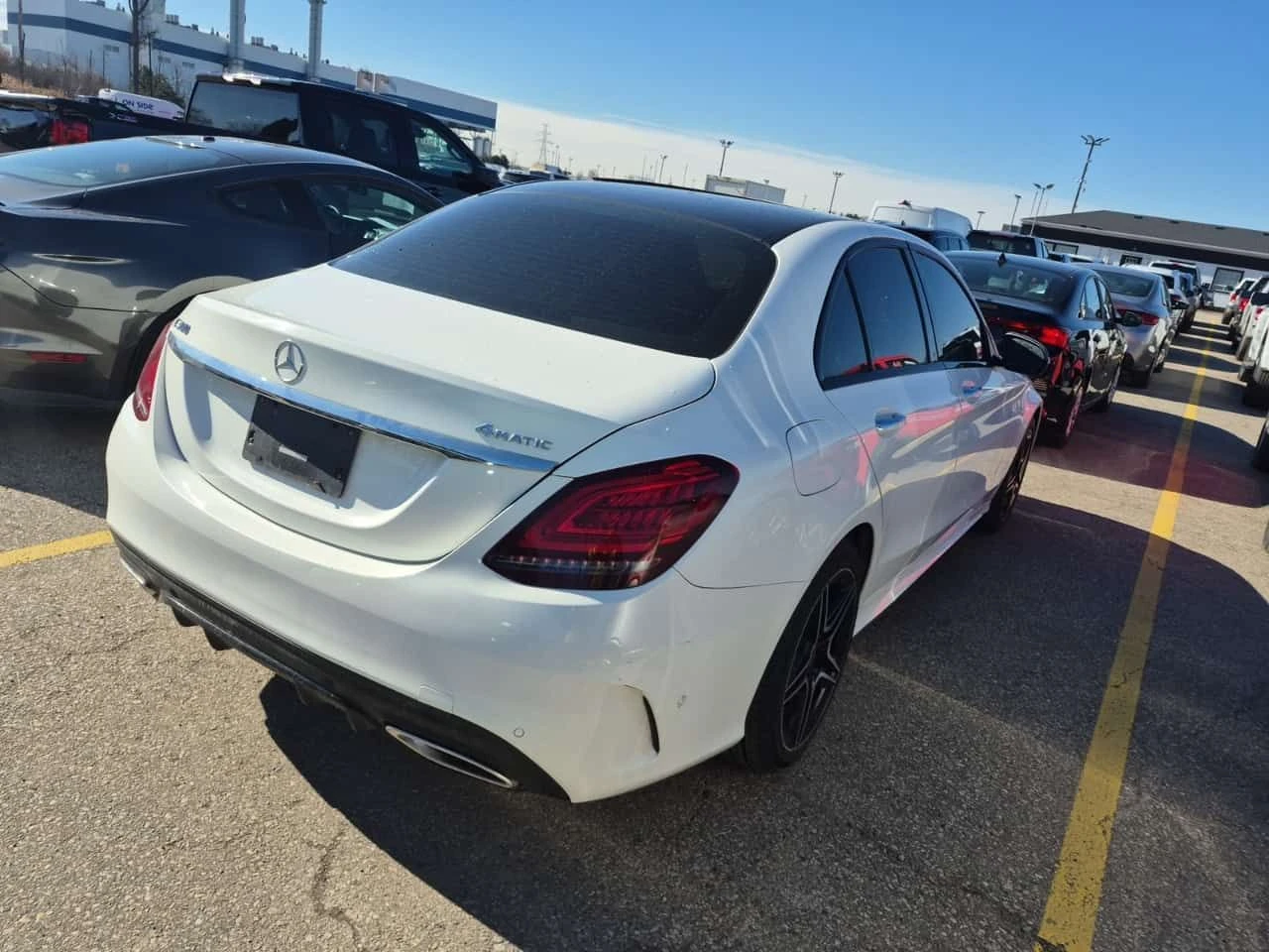 Mercedes-Benz C 300 ПОДГРЕВИ * ПАНО * KEYLESS * CARFAX, снимка 3 - Автомобили и джипове - 54479958