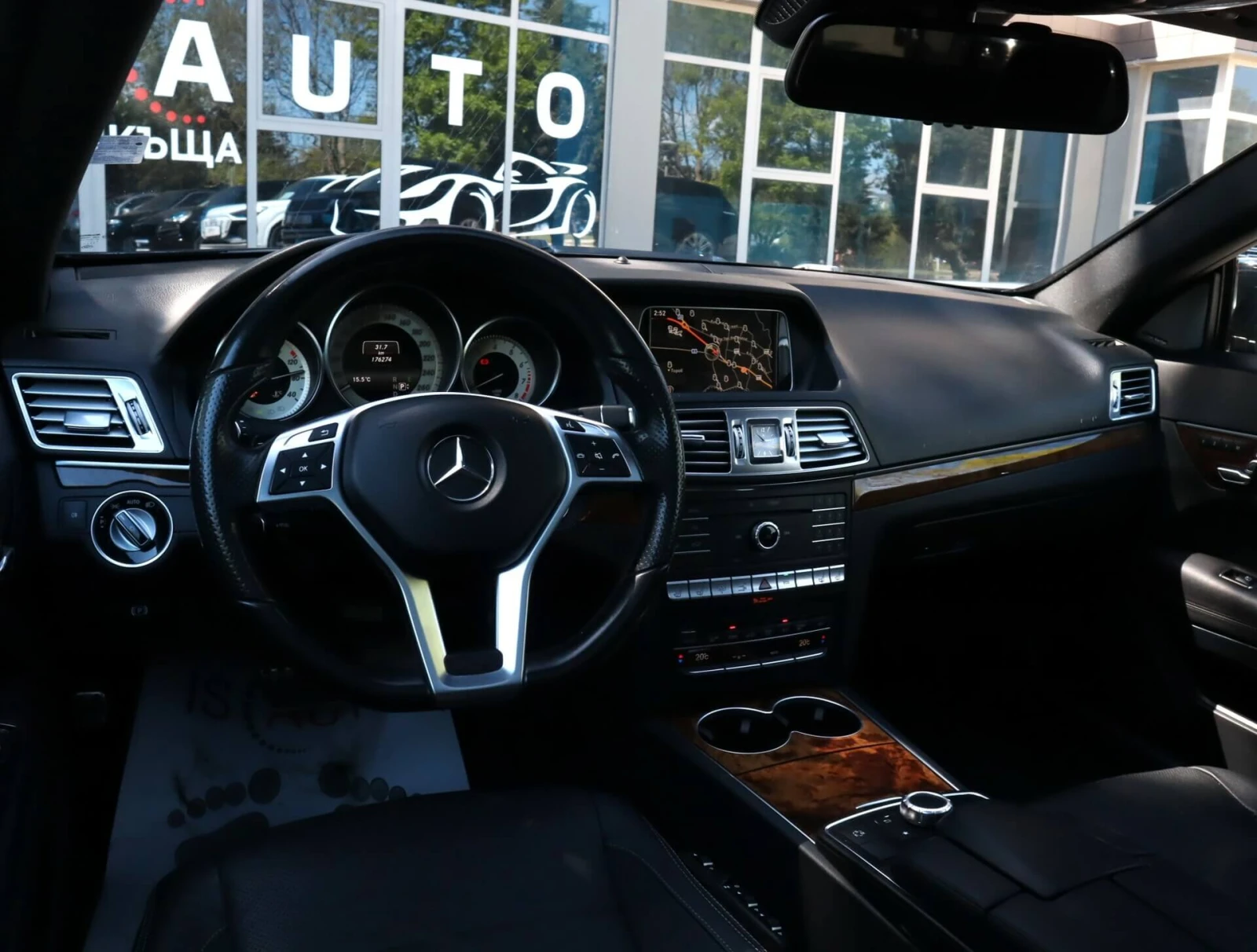 Mercedes-Benz E 400 4Matic/AMG/Coupe/Harman Kardon/Panorama/Memory/Кам, снимка 7 - Автомобили и джипове - 54519381