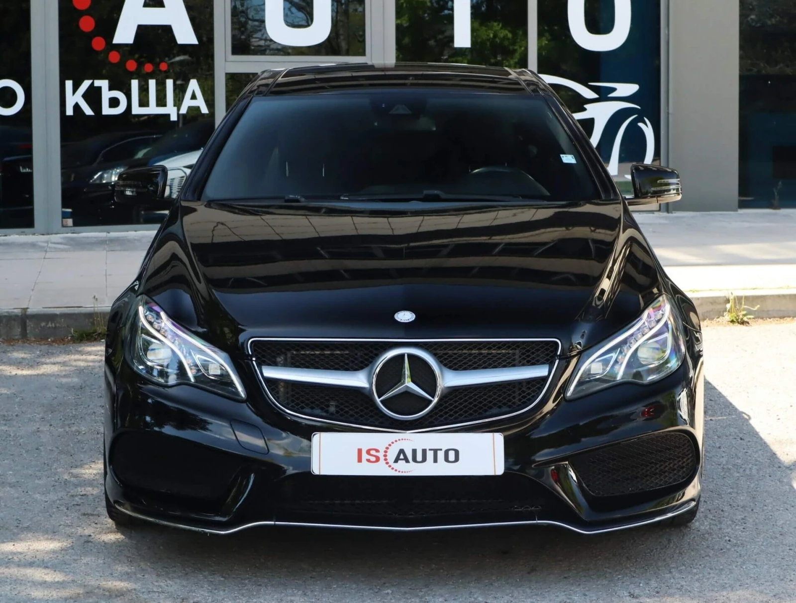 Mercedes-Benz E 400 4Matic/AMG/Coupe/Harman Kardon/Panorama/Memory/Кам, снимка 2 - Автомобили и джипове - 54519381