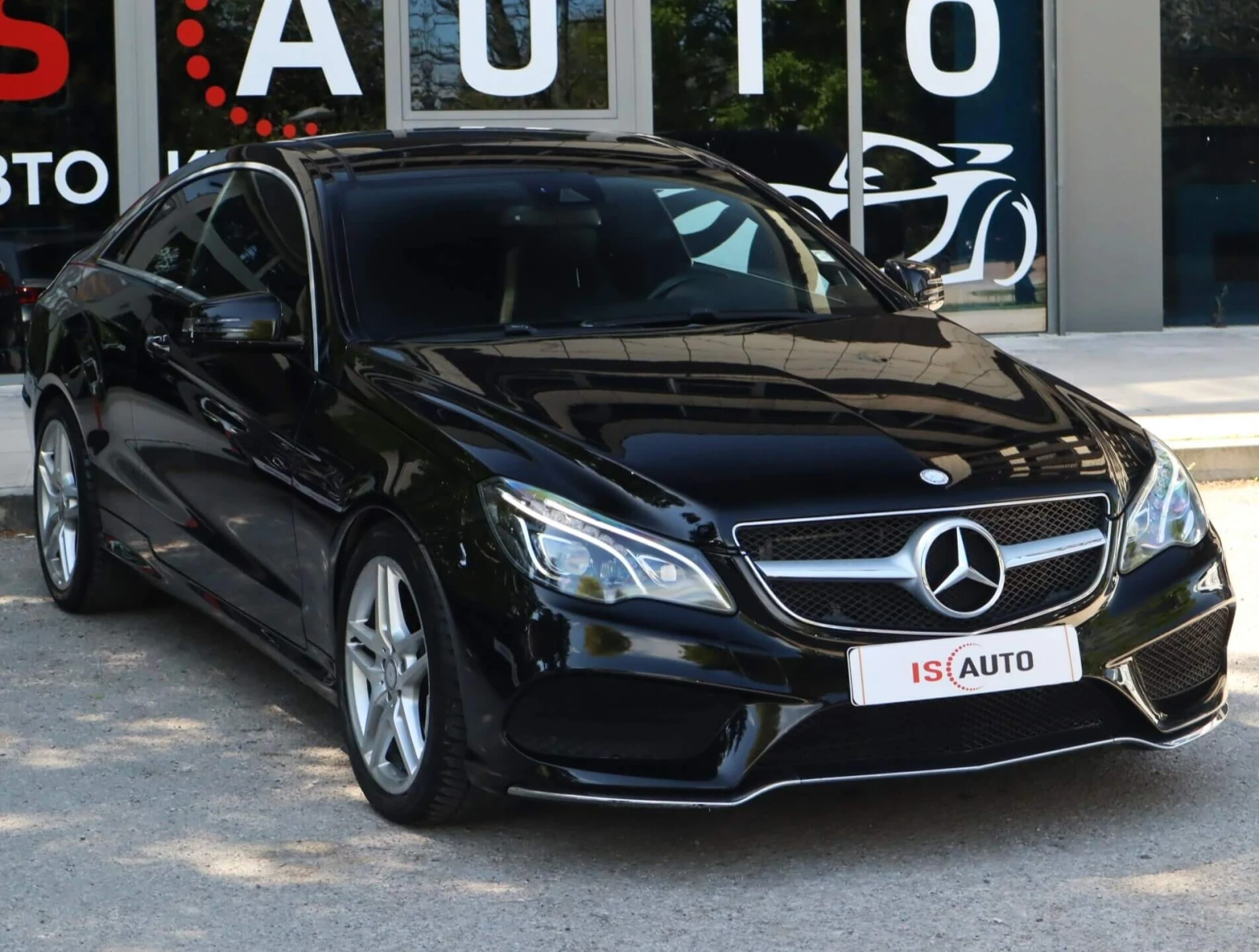 Mercedes-Benz E 400 4Matic/AMG/Coupe/Harman Kardon/Panorama/Memory/Кам, снимка 3 - Автомобили и джипове - 54519381
