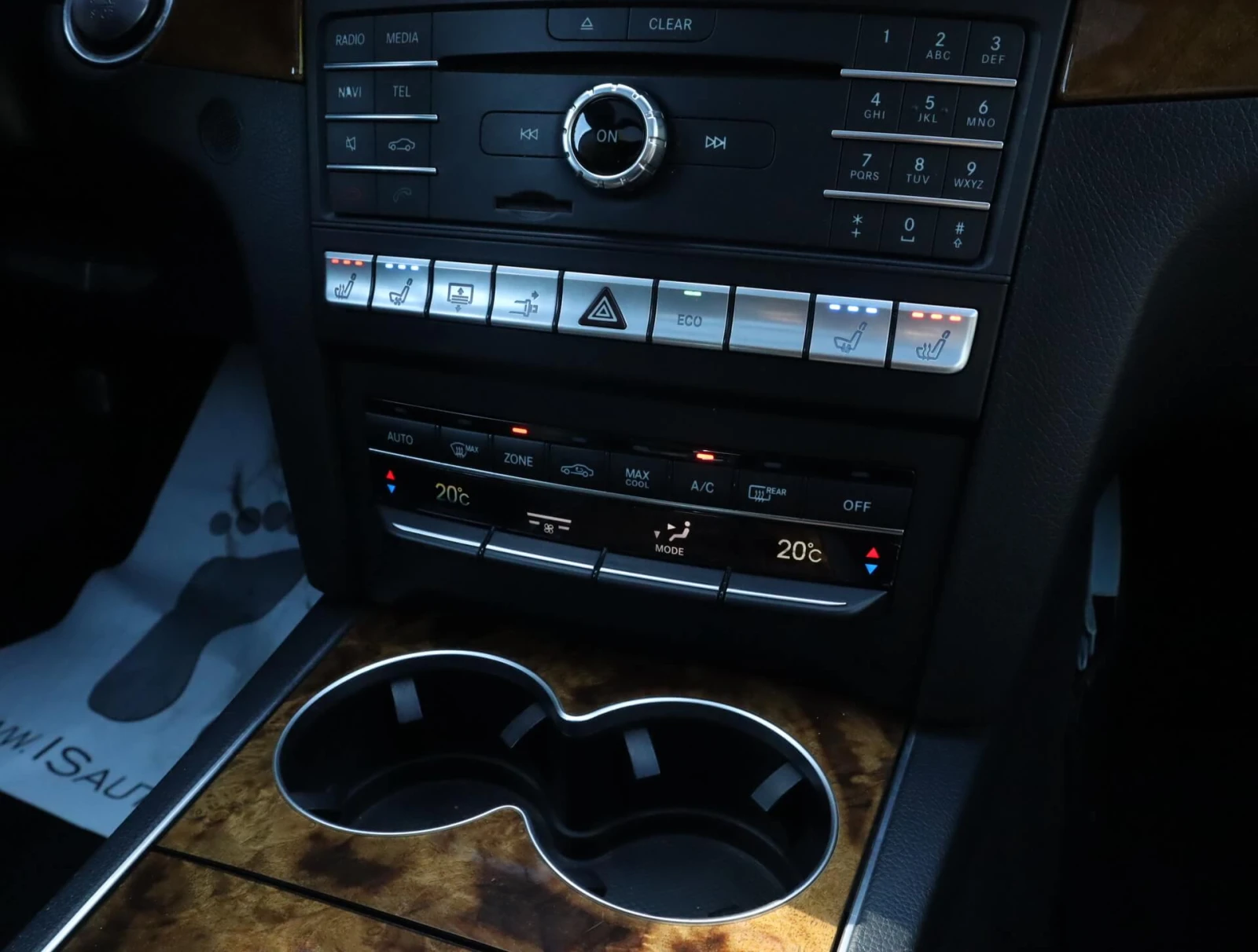 Mercedes-Benz E 400 4Matic/AMG/Coupe/Harman Kardon/Panorama/Memory/Кам, снимка 10 - Автомобили и джипове - 54519381