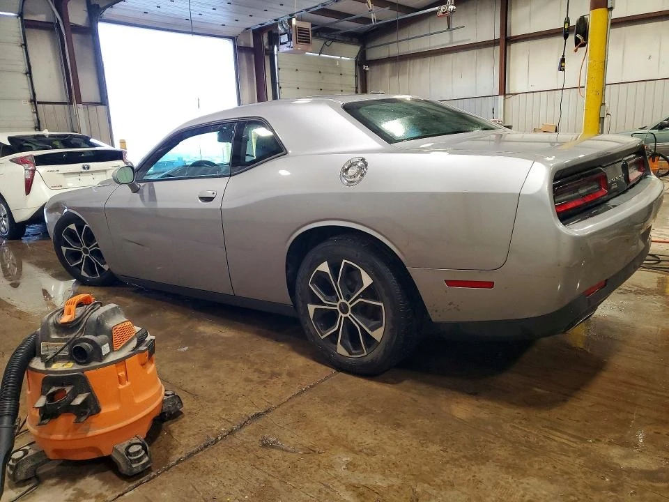 Dodge Challenger, снимка 2 - Автомобили и джипове - 54657451