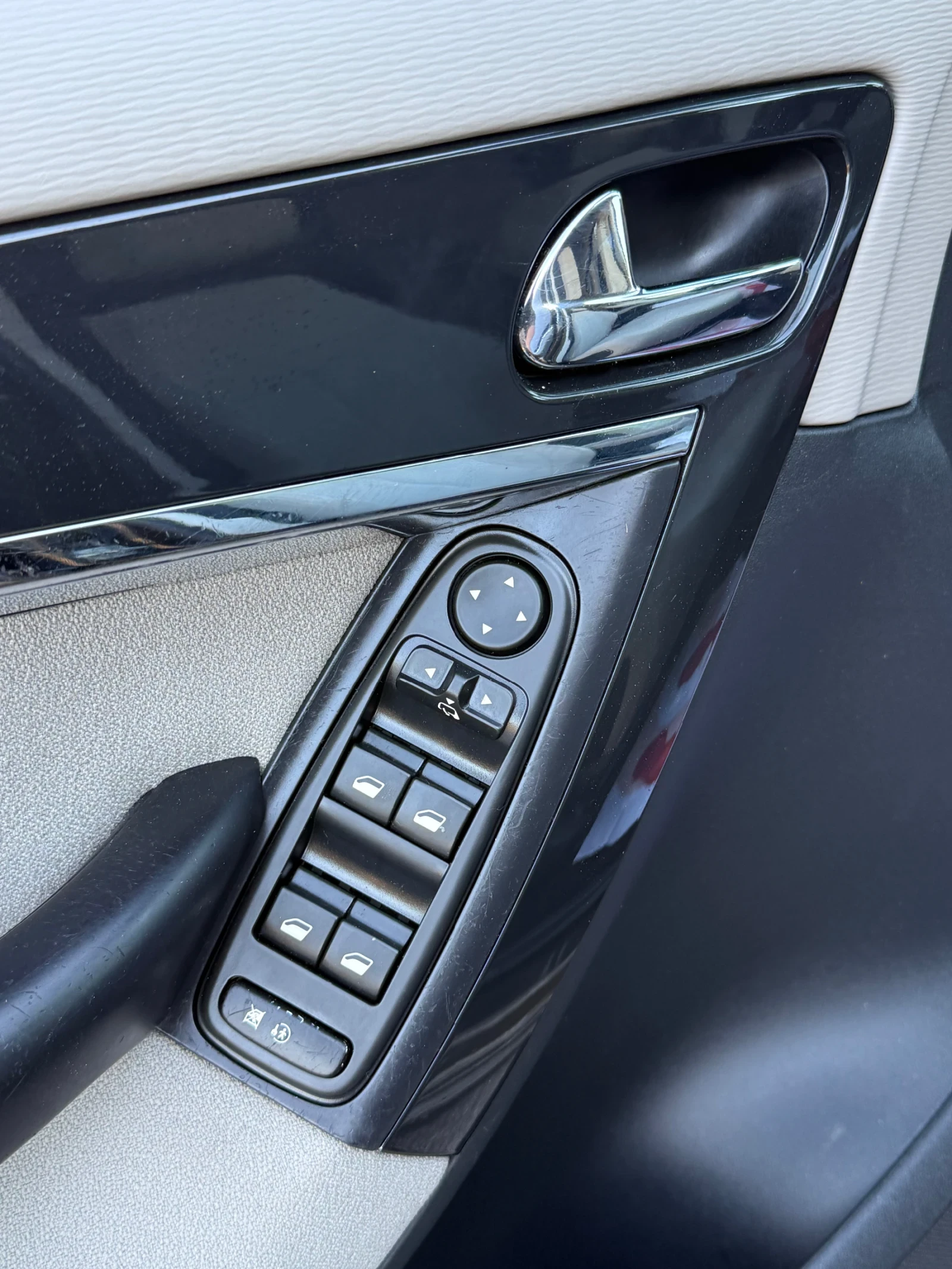 Citroen C4 Picasso 1.6HDI FACELIFT, снимка 16 - Автомобили и джипове - 54683761