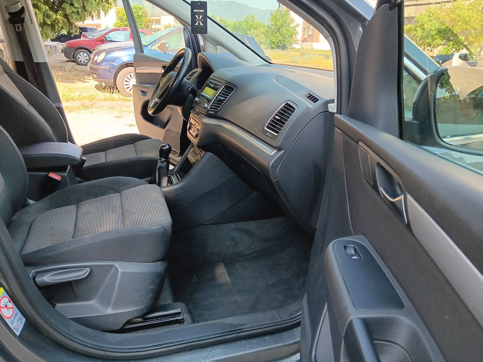 VW Sharan 2.0TDI, снимка 10 - Автомобили и джипове - 55397054