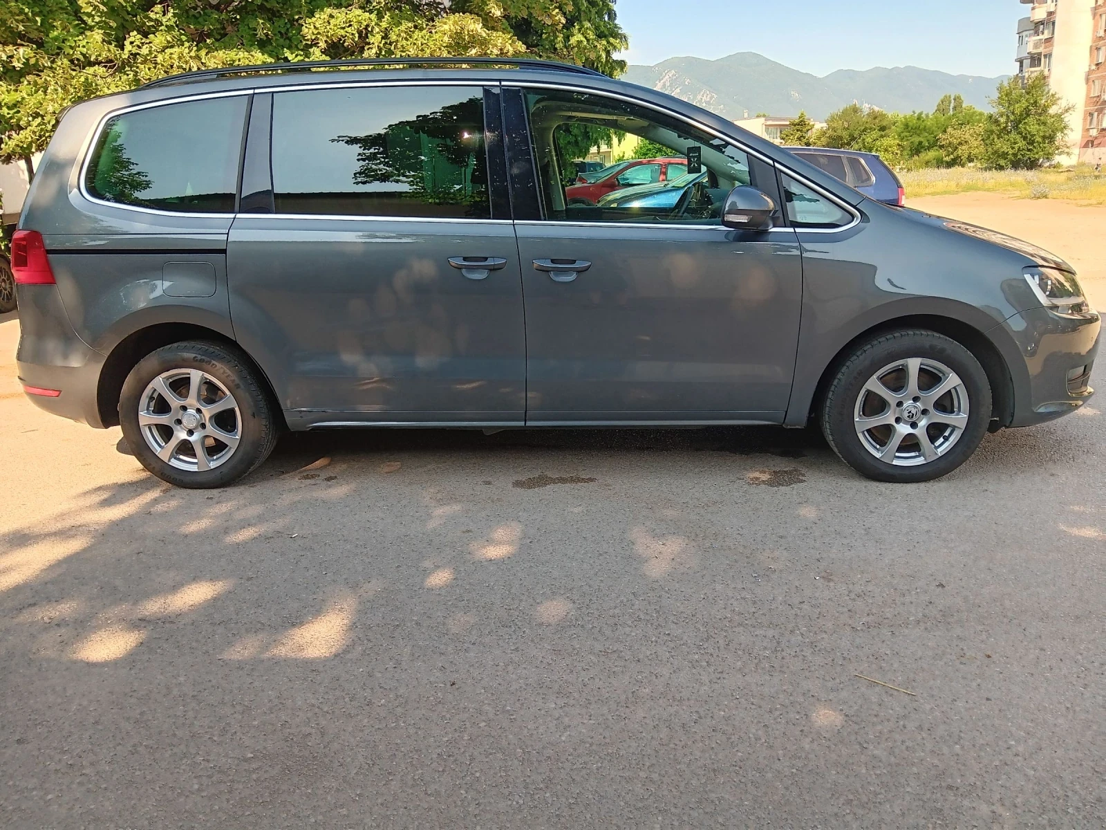 VW Sharan 2.0TDI, снимка 5 - Автомобили и джипове - 55397054