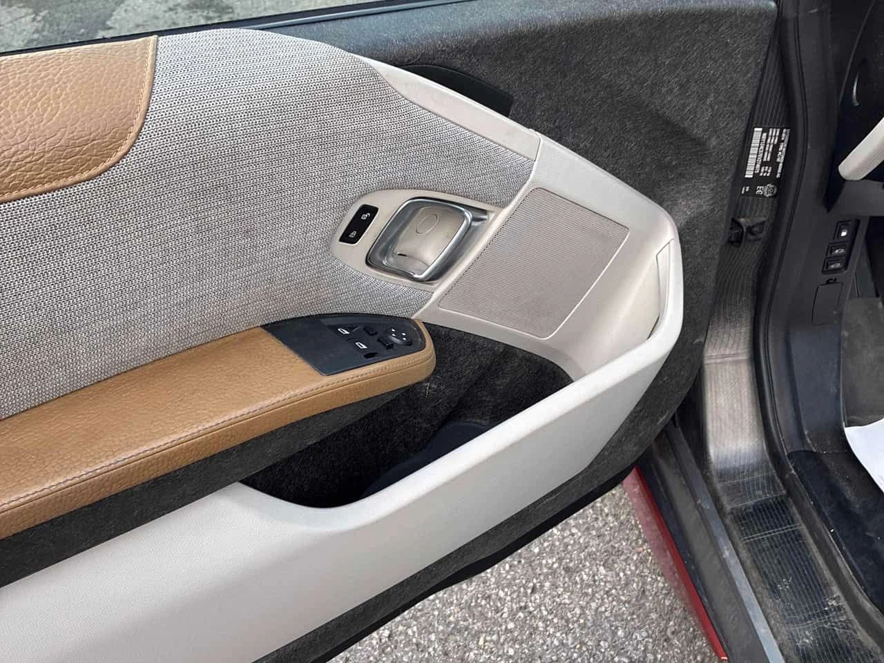 BMW i3 * 4dr HB w/Range Extender * CARFAX * ����� �� ���� | Mobile.bg � ����������� 11