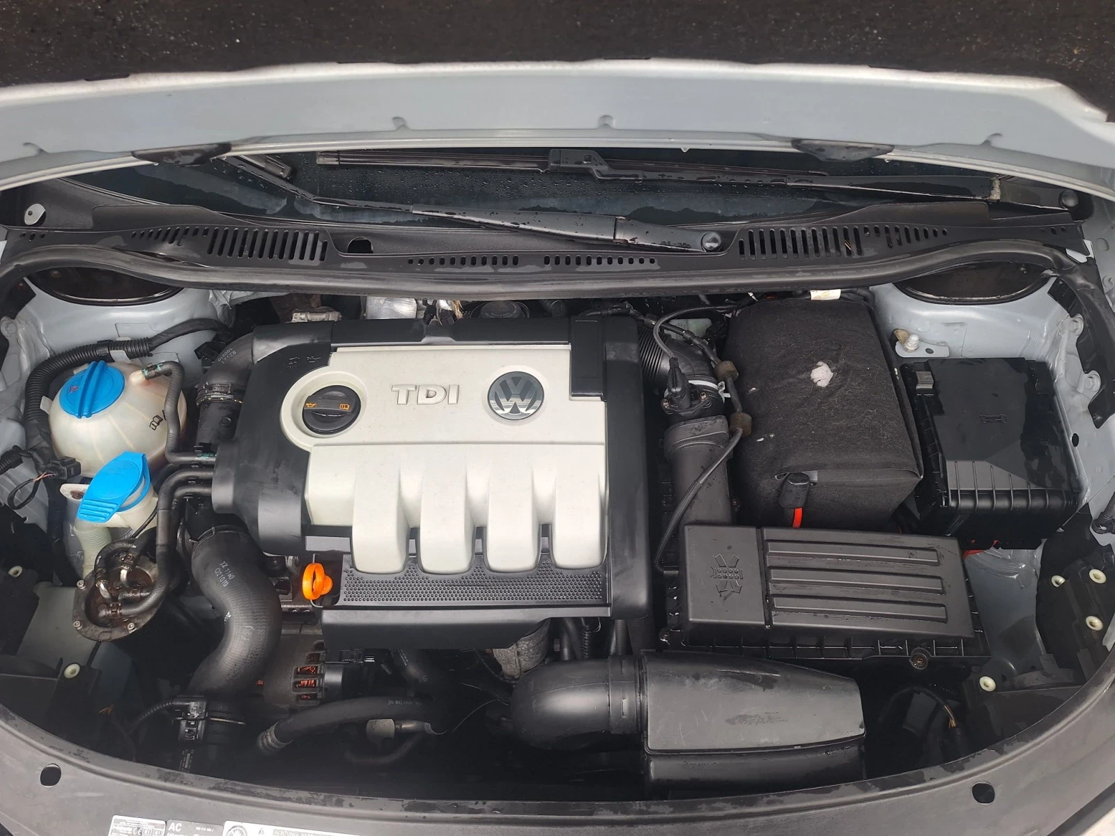 VW Touran, снимка 16 - Автомобили и джипове - 56653843