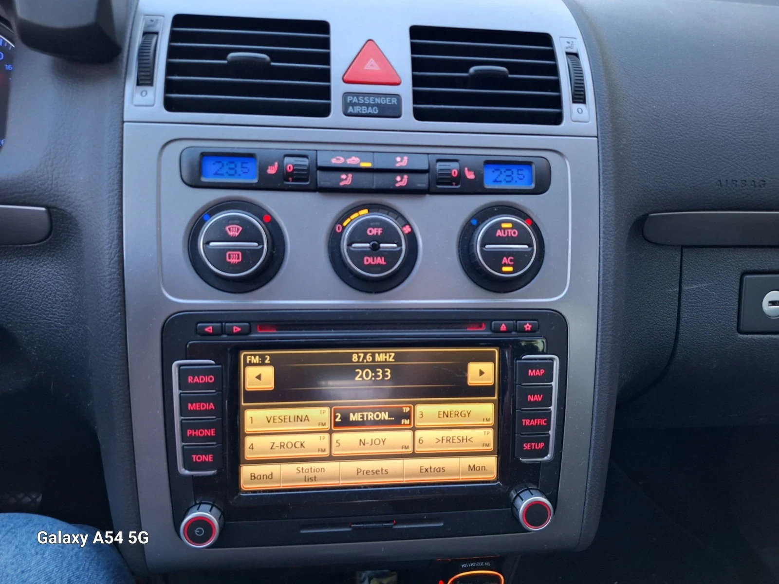 VW Touran, снимка 12 - Автомобили и джипове - 56653843