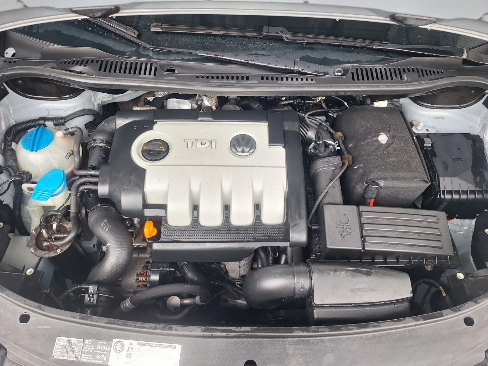 VW Touran, снимка 8 - Автомобили и джипове - 56653843