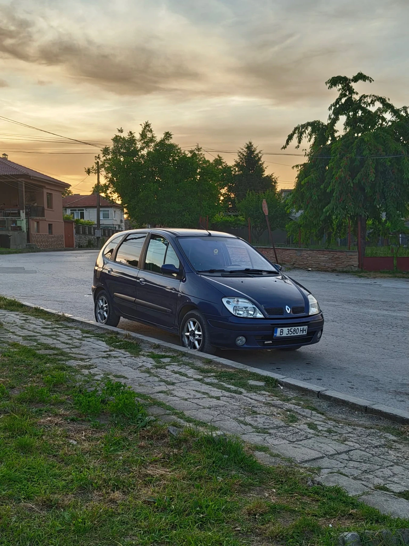 Renault Scenic, снимка 3 - Автомобили и джипове - 56120595