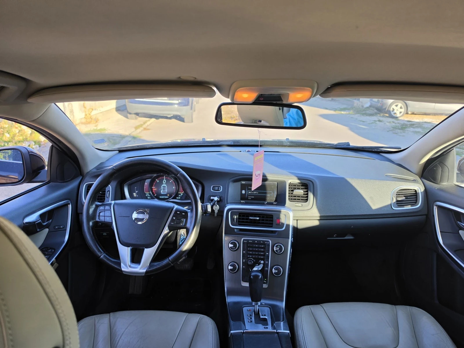 Volvo V60, снимка 6 - Автомобили и джипове - 56583631