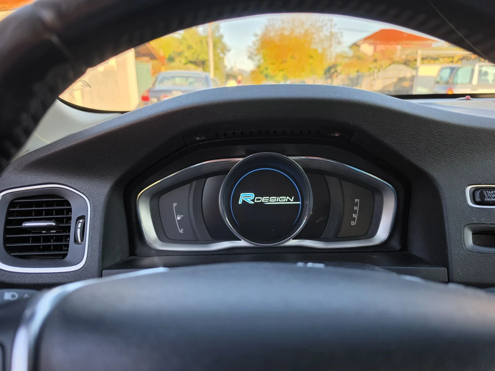 Volvo V60, снимка 4 - Автомобили и джипове - 56583631