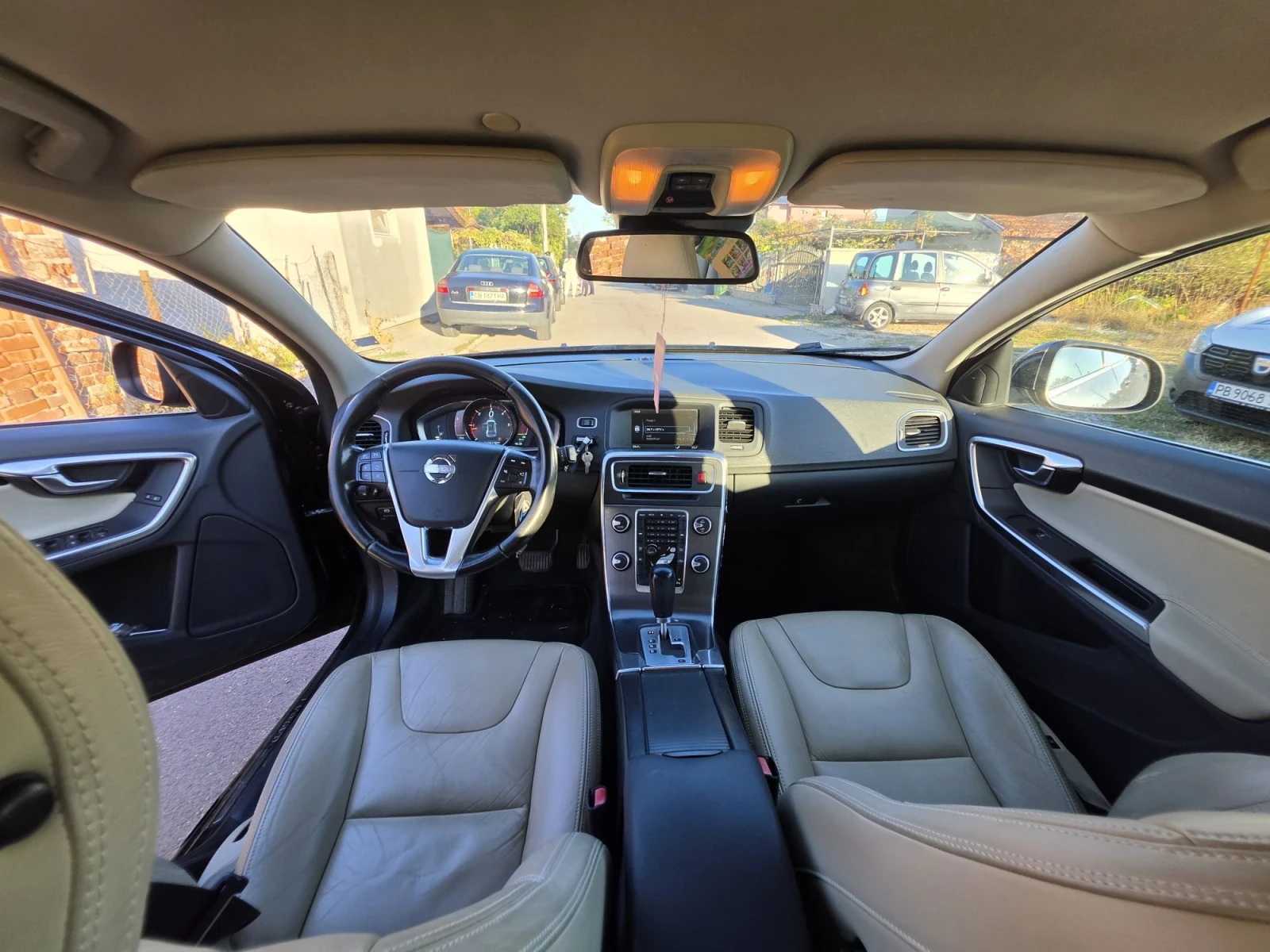 Volvo V60, снимка 9 - Автомобили и джипове - 56583631