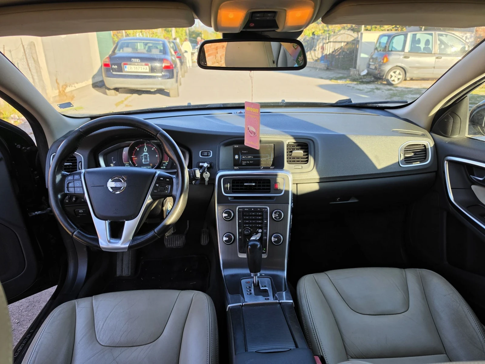 Volvo V60, снимка 13 - Автомобили и джипове - 56583631