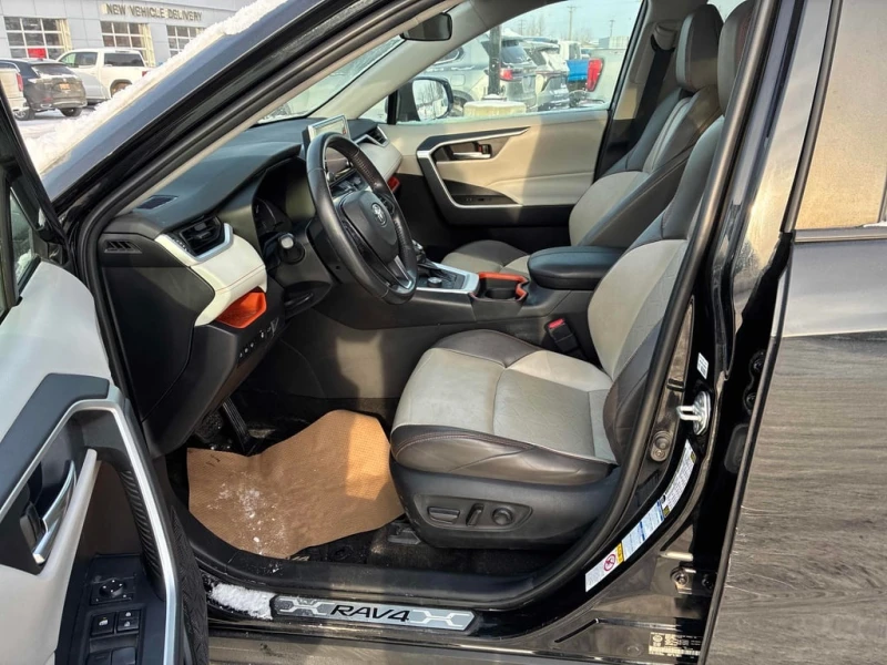 Toyota Rav4 * Trail * CARFAX * БЕЗ ПЪРВОНАЧАЛНА ВНОСКА, снимка 10 - Автомобили и джипове - 53271465