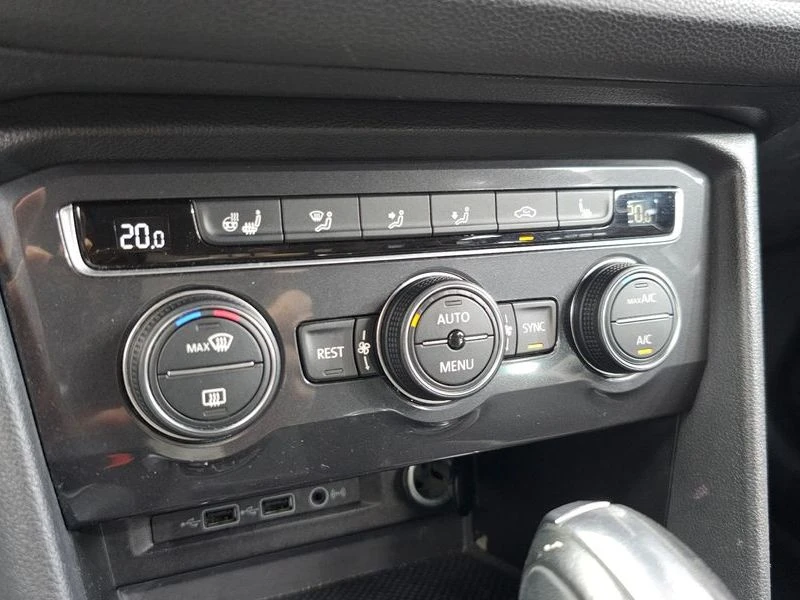 VW Tiguan 2.0 Automatic, снимка 15 - Автомобили и джипове - 56039395
