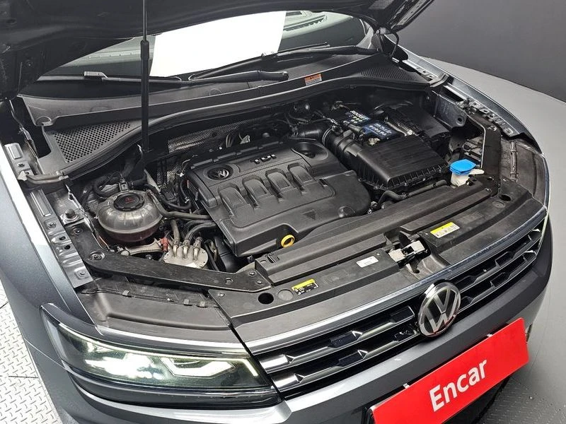 VW Tiguan 2.0 Automatic, снимка 6 - Автомобили и джипове - 56039395