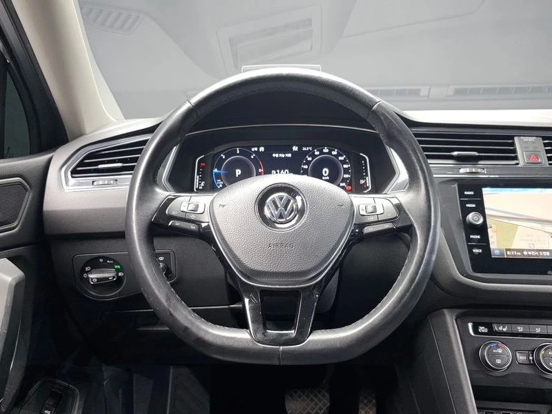 VW Tiguan 2.0 Automatic, снимка 12 - Автомобили и джипове - 56039395
