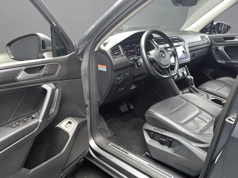VW Tiguan 2.0 Automatic, снимка 10 - Автомобили и джипове - 56039395