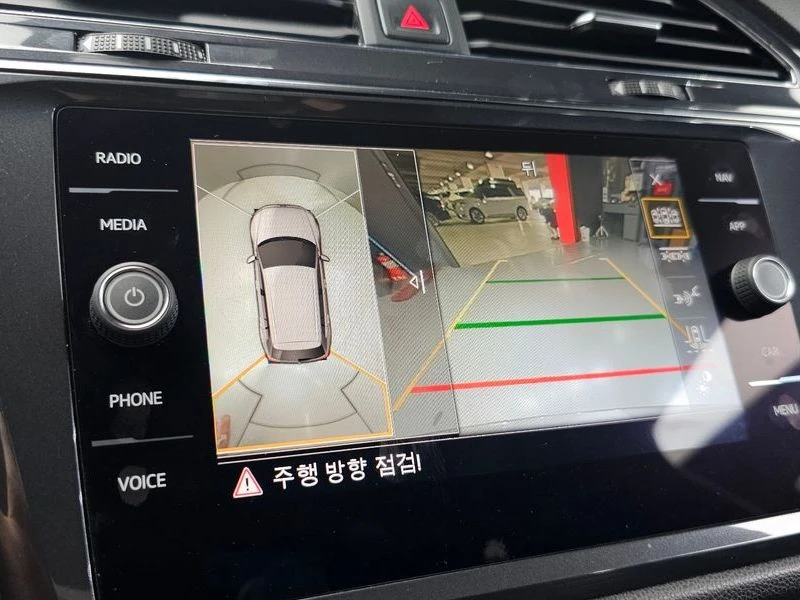 VW Tiguan 2.0 Automatic, снимка 14 - Автомобили и джипове - 56039395