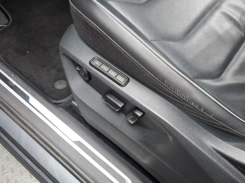 VW Tiguan 2.0 Automatic, снимка 16 - Автомобили и джипове - 56039395