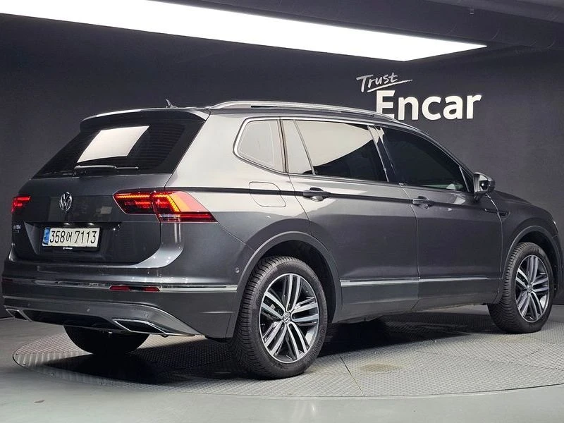 VW Tiguan 2.0 Automatic, снимка 2 - Автомобили и джипове - 56039395